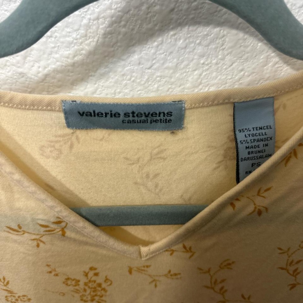 Yellow floral print cotton top - Picture 3 of 3